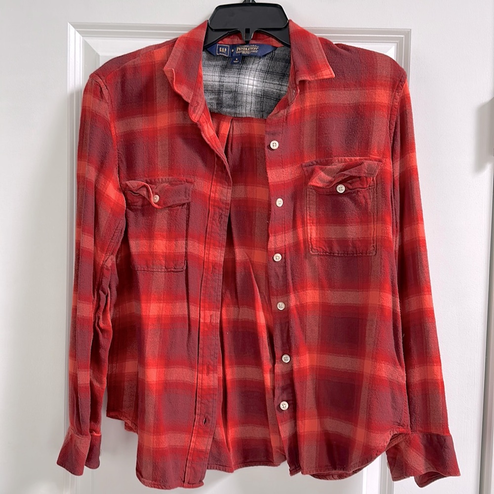 Gap Women’s Flannel Button Down